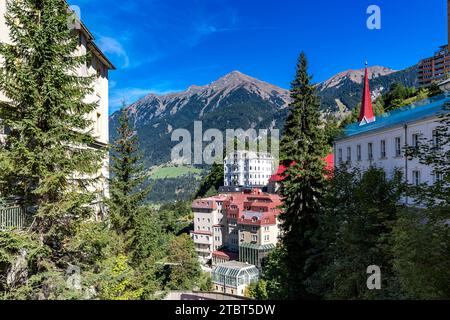 Blick von der Brücke über die Gasteiner Ache, hinter Gamskarkogel, 2467 m, Throneck, 2214 m, Bad Gastein, Gasteinertal, Nationalpark Hohe Tauern, Österreich, Europa Stockfoto