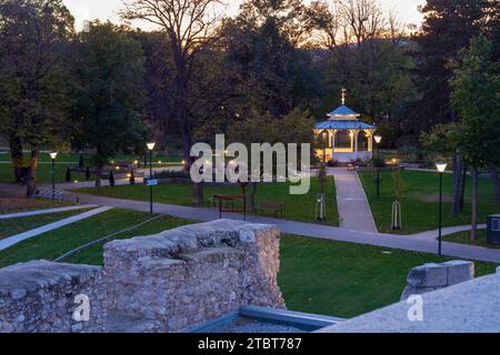 Wiener Neustadt, pavillon im Park Stadtpark in den Wiener Alpen, Niederösterreich, Österreich Stockfoto