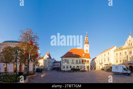 Mödling, Rathaus, Schrannenplatz im Wienerwald, Niederösterreich, Österreich Stockfoto