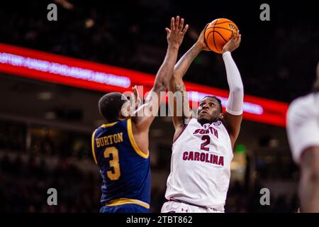 28. November 2023: South Carolina Gamecocks Stürmer B.J. Mack (2) schießt auf Notre Dame, der irische Garde Markus Burton (3) während der zweiten Hälfte des NCAA Basketball Matchups in der Colonial Life Arena in Columbia, SC. (Scott Kinser/CSM) Stockfoto