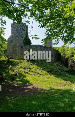 Die Ruine der Burg Ebersburg bei Ebersberg im Biosphärenreservat Rhön, Gemeinde Ebersburg, Landkreis Fulda, Hessen Stockfoto