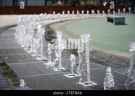 Deutschland, Bayern, Oberbayern, Landkreis Altötting, Burghausen, Neustadt, Bürgerplatz, Brunnen Stockfoto