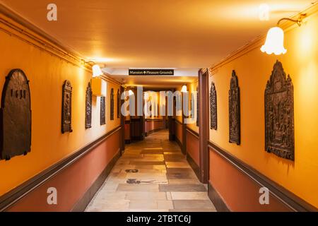 England, West Sussex, Petworth, Petworth House, Flur im Servants Quarters Stockfoto