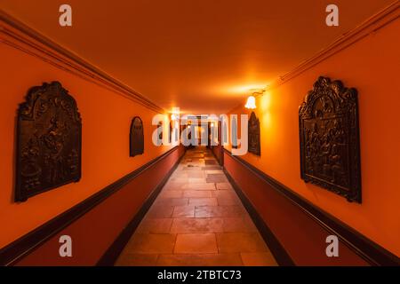 England, West Sussex, Petworth, Petworth House, Flur im Servants Quarters Stockfoto