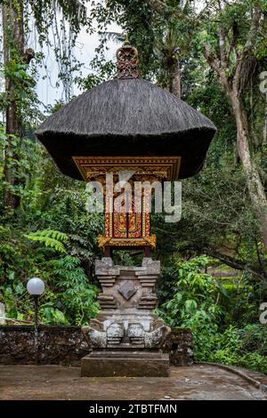 Gunung Kawi Königliche Gräber, ein wunderschöner Komplex mit gemeißelten Steintempeln und Gräbern des Königs und seiner Verwandten, Hinduglauben an die tropische Landschaft von Bali Stockfoto