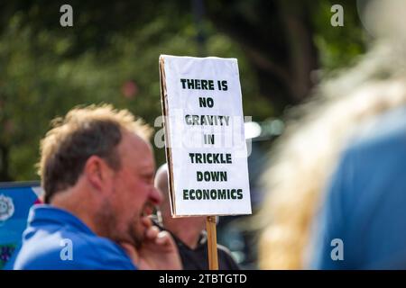 Falmouth, Cornwall Großbritannien - 10.01.22: Genug ist genug - Lebenshaltungskosten in Falmouth kommt es zu Protesten, da die Kraftstoffkosten weiter steigen. Stockfoto