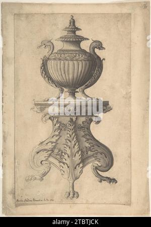 Gedeckte Vase auf einem dreifüßigen Sockel 1929 von Jacques Androuet du Cerceau Stockfoto