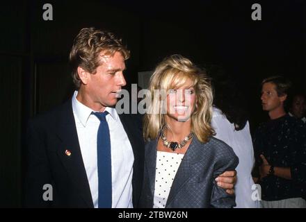 Ryan O'Neal ist gestorben. Ryan O'Neal und Farrah Fawcett Credit: Ralph Dominguez/MediaPunch Stockfoto