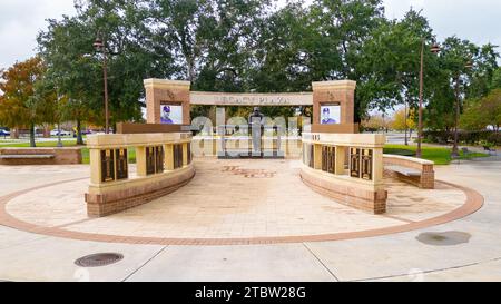 Baton Rouge, LA - 1. Dezember 2023: Legacy Plaza im Alex Box Stadium, Heimstadion des LSU Baseballs. Stockfoto