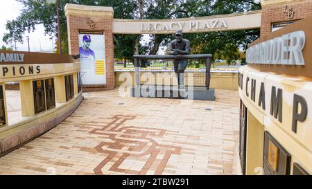 Baton Rouge, LA - 1. Dezember 2023: Legacy Plaza im Alex Box Stadium, Heimstadion des LSU Baseballs. Stockfoto