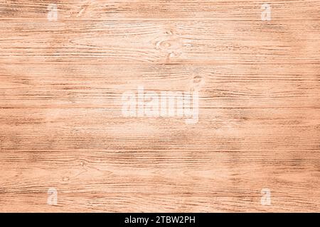 Farbe des Jahres 2024 Pfirsichflaume hölzerner Hintergrund mit geäderter Plank Textur Stockfoto