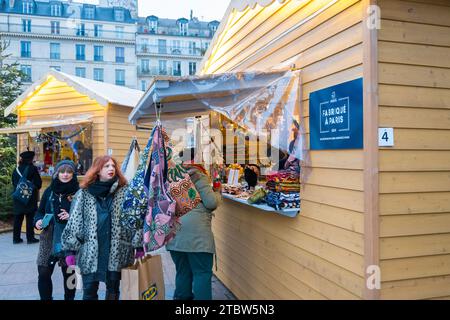 Paris, Frankreich, Ein GIF-Shop mit afrikanischen ethnischen Textilien in Paris, nur Editorial. Stockfoto