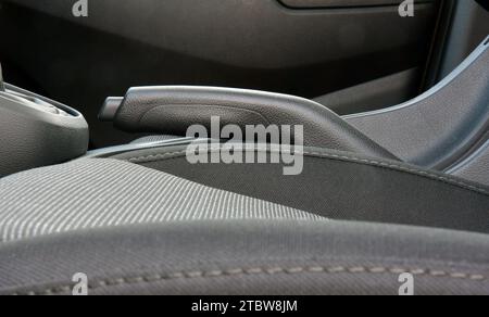 Handbremse im Innenraum moderner Car-up Stockfoto