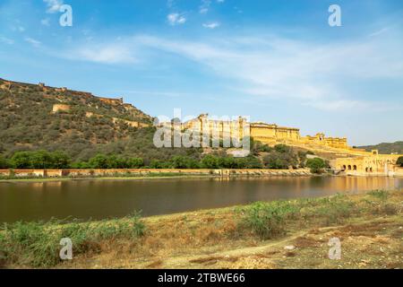 Amer Fort hoch oben auf einem Hügel gelegen, ist es das Touristenziel in Jaipur, Rajasthan, Indien Stockfoto