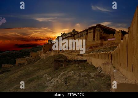 Amer Fort hoch oben auf einem Hügel gelegen, ist es das Touristenziel in Jaipur, Rajasthan, Indien Stockfoto