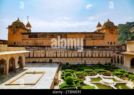 Das Nahargarh Fort erhebt sich über der Stadt Jaipur am Rande der Aravalli Hills, Stockfoto