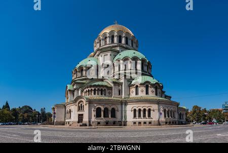 Ein Panoramabild der Alexander-Newski-Kathedrale von außen Stockfoto