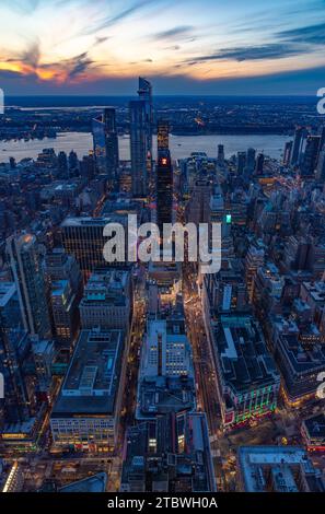 Ein Bild der Dächer von Manhattan, vom Empire State Building aus gesehen Stockfoto