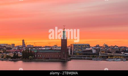 Ein Bild des Stockholmer Rathauses bei Sonnenuntergang Stockfoto