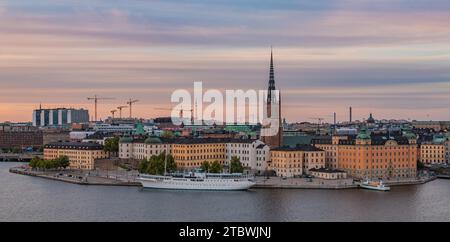 Ein Bild der Gamla Stan, der Altstadt von Stockholm, bei Sonnenuntergang Stockfoto