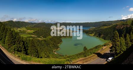 Panoramabild der Lagoa das Sete Cidades, Lagune der sieben Städte, in Sao Miguel (Azoren) Stockfoto