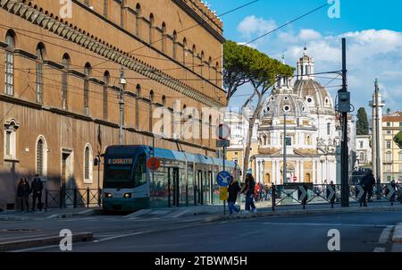 Ein Bild von einer Straßenbahn, die in Rom hielt Stockfoto