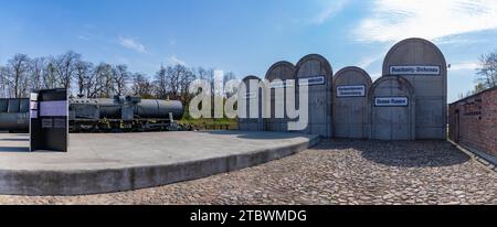 Ein Bild des historischen Bahnhofs Radegast und seiner Gedenkstätte für das Konzentrationslager Stockfoto