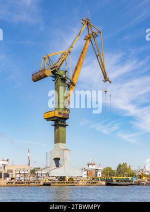 Ein Bild eines großen Krans in der Danziger Werft Stockfoto