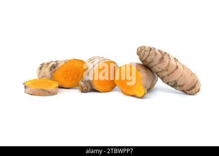 Nahaufnahme des Rhizoms Kurkuma (Curcuma longa Linn) isoliert auf weißem Hintergrund Stockfoto