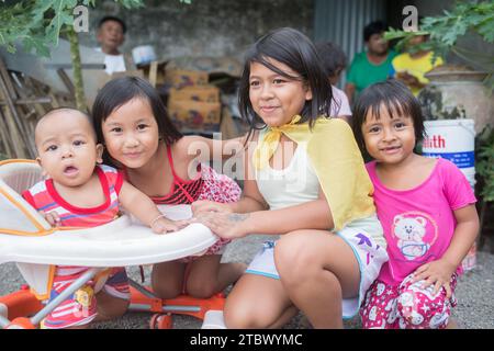 Mataram, Lombok, Indonesien - 21. August 2017: Menschen auf den Straßen von Mataram, Lombok Island, Indonesien. Stockfoto