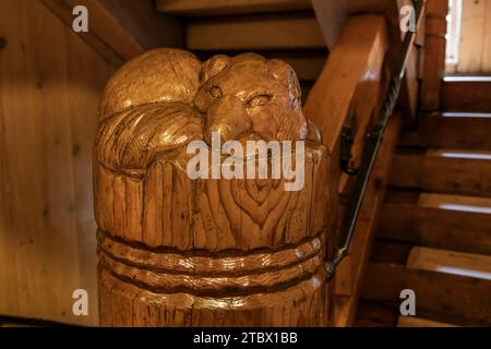 Geschnitzte Fox newell Post in der Timberline Lodge am Mt. Motorhaube, Mt. Hood National Forest, Oregon, USA Stockfoto