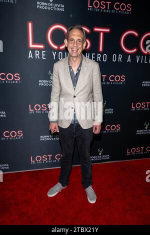 Los Angeles, USA. Dezember 2023. Produzent Christopher Montgomery besucht Los Angeles Cosplay-Filmpremiere von LOST COS im Laemmle NoHo 7 Cinemas, Los Angeles, CA 8. Dezember 2023 Credit: Eugene Powers/Alamy Live News Stockfoto