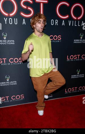 Los Angeles, USA. Dezember 2023. Schauspieler Mark Ricci besucht Los Angeles Cosplay-Filmpremiere von LOST COS im Laemmle NoHo 7 Cinemas, Los Angeles, CA 8. Dezember 2023 Credit: Eugene Powers/Alamy Live News Stockfoto