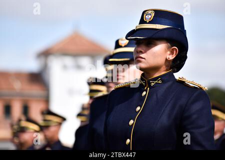 Bogota, Kolumbien. Dezember 2023. Mitglieder der kolumbianischen Armee nehmen am 6. Dezember 2023 in Bogota, Kolumbien, an der Zeremonie der kolumbianischen Armee Teil, um Mitglieder zum zweiten Leutnants zu befördern. Foto: Cristian Bayona/Long Visual Press Credit: Long Visual Press/Alamy Live News Stockfoto