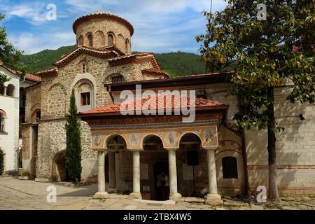 Außenansicht des Klosters Bachkowo, Rhodopen, Bulgarien Stockfoto