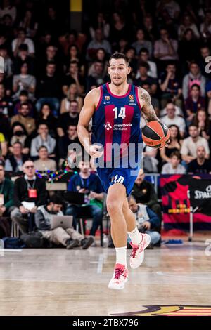 Willy Hernangomez vom FC Barcelona während des Basketballspiels der Turkish Airlines EuroLeague zwischen dem FC Barcelona und Fenerbahce Beko Istanbul am 8. Dezember 2023 im Palau Blaugrana in Barcelona, Spanien Stockfoto