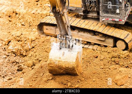 Bagger Graben von Boden auf der Baustelle Stockfoto