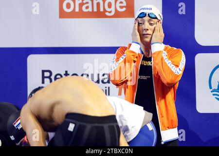 Otopeni, Rumänien. Dezember 2023. OTOPENI, RUMÄNIEN – 9. DEZEMBER: Kira Toussaint aus den Niederlanden, bevor er am 9. Dezember 2023 in Otopeni, Rumänien, im Mixed 4x50m Freestyle bei den Kurzkurs-Schwimmmeisterschaften 2023 antrat. (Foto: Nikola Krstic/BSR Agency) Credit: BSR Agency/Alamy Live News Stockfoto