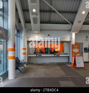 Kidderminster Bahnhof Ticketschalter und Halle, es verkehrten keine Züge aufgrund eines Streiks der ASLEF-Zugführer Stockfoto