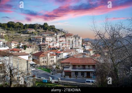 Blick auf Bergdorf, Baltessiniko in Arcadia, Peloponnes, Griechenland Stockfoto