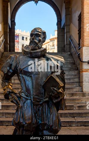 Skulptur, Statue oder Denkmal zu Ehren von Miguel de Cervantes Saavedra, dem Autor und Autor von Don Quijote. Stockfoto