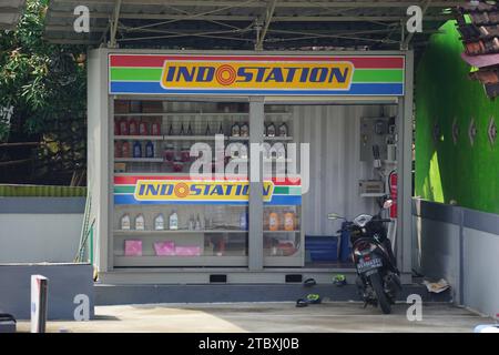 Das Gebäude der Benzin-Indo-Mobile-Tankstelle Stockfoto