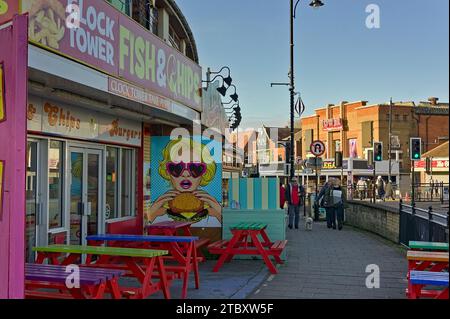 Clock Tower Fish & Chip Shop auf der Lumley Rd In Skegness in der Nebensaison Stockfoto