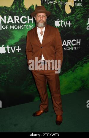 West Hollywood, Kalifornien, USA. Dezember 2023. Joe Tippett nimmt am 8. Dezember 2023 an der neuen Apple TV-Serie „Monarch: Legacy of Monsters“ im London West Hollywood in Beverly Hills Teil. Quelle: Jeffrey Mayer/Jtm Photos/Media Punch/Alamy Live News Stockfoto