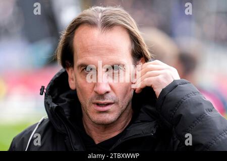 Sandhausen, Deutschland. Dezember 2023. Rüdiger Rehm (Trainer, Cheftrainer, SVWM), Einzelbild, Einzelfoto, Aktion, Aktion, Porträt, Porträt, 09.12.2023, Sandhausen (Deutschland), Fussball, 3. LIGA, SV SANDHAUSEN - SV WALDHOF MANNHEIM, DFB/DFL-VORSCHRIFTEN VERBIETEN DIE VERWENDUNG VON FOTOGRAFIEN ALS BILDSEQUENZEN UND/ODER QUASI-VIDEO. Quelle: dpa/Alamy Live News Stockfoto