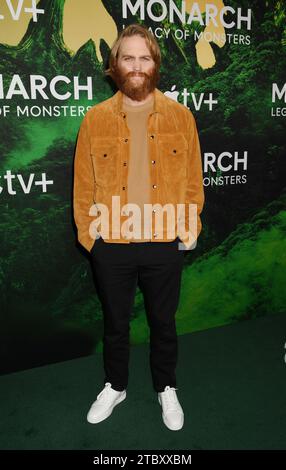 West Hollywood, Kalifornien, USA. Dezember 2023. Wyatt Russell nimmt am 8. Dezember 2023 an der neuen Apple TV-Serie „Monarch: Legacy of Monsters“ im London West Hollywood in Beverly Hills Teil. Quelle: Jeffrey Mayer/Jtm Photos/Media Punch/Alamy Live News Stockfoto