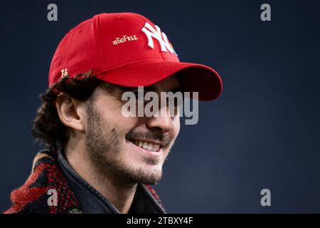 Turin, Italien. 8. Dezember 2023. Pecco Bagnaia sieht sich vor dem Fußballspiel der Serie A zwischen Juventus FC und SSC Napoli an. Quelle: Nicolò Campo/Alamy Live News Stockfoto