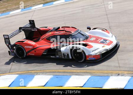 2023 IMSA WeatherTech Sportscar Championship 12 Stunden Sebring GTP Klasse 7 Penske Porsche 963 Stockfoto