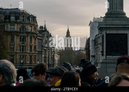 Menschenmenge in London, hektischer Alltag in London, Menschen auf der Straße Stockfoto