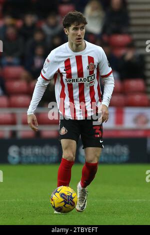 Sunderland, Großbritannien. Dezember 2023. Trai Hume of Sunderland während des Sky Bet Championship Matches zwischen Sunderland und West Bromwich Albion im Stadium of Light, Sunderland am Samstag, den 9. Dezember 2023. (Foto: Robert Smith | MI News) Credit: MI News & Sport /Alamy Live News Stockfoto